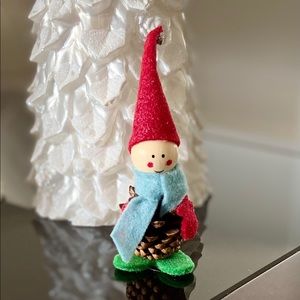 - ✨Handmade-🎄Festive pinecone elves!!! 🎄✨